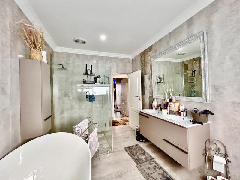 4 Bedroom Property for Sale in Everglades Estate North West